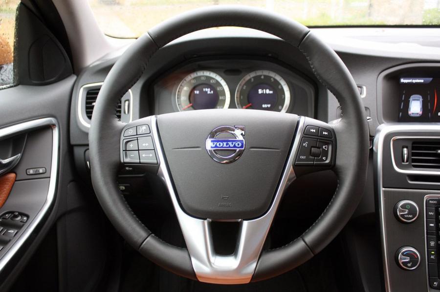  Volvo S60 2010 года  (фото 124 из 226)